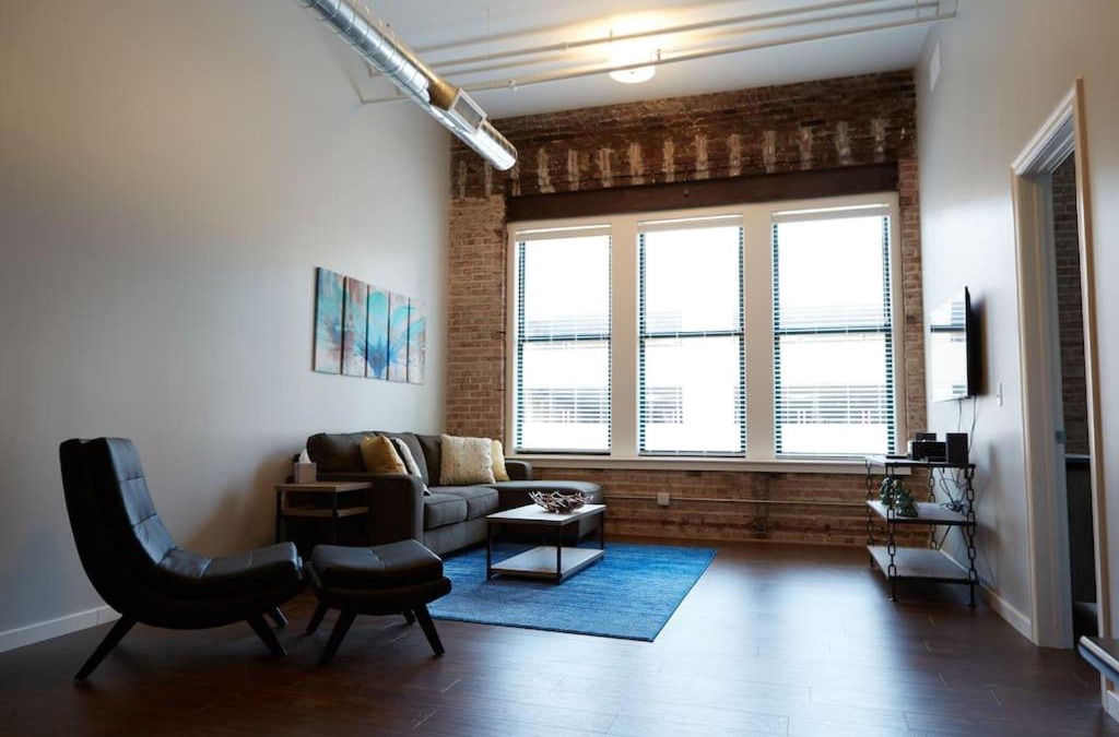 Downtown Kansas City Hotel | 2BR 2BA Loft In Historic Downtown KC