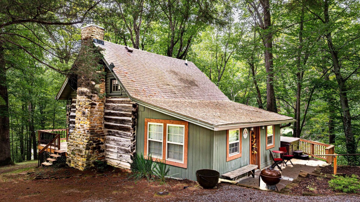 Nashville Cabin | 2BR , 2BA Log Cabin