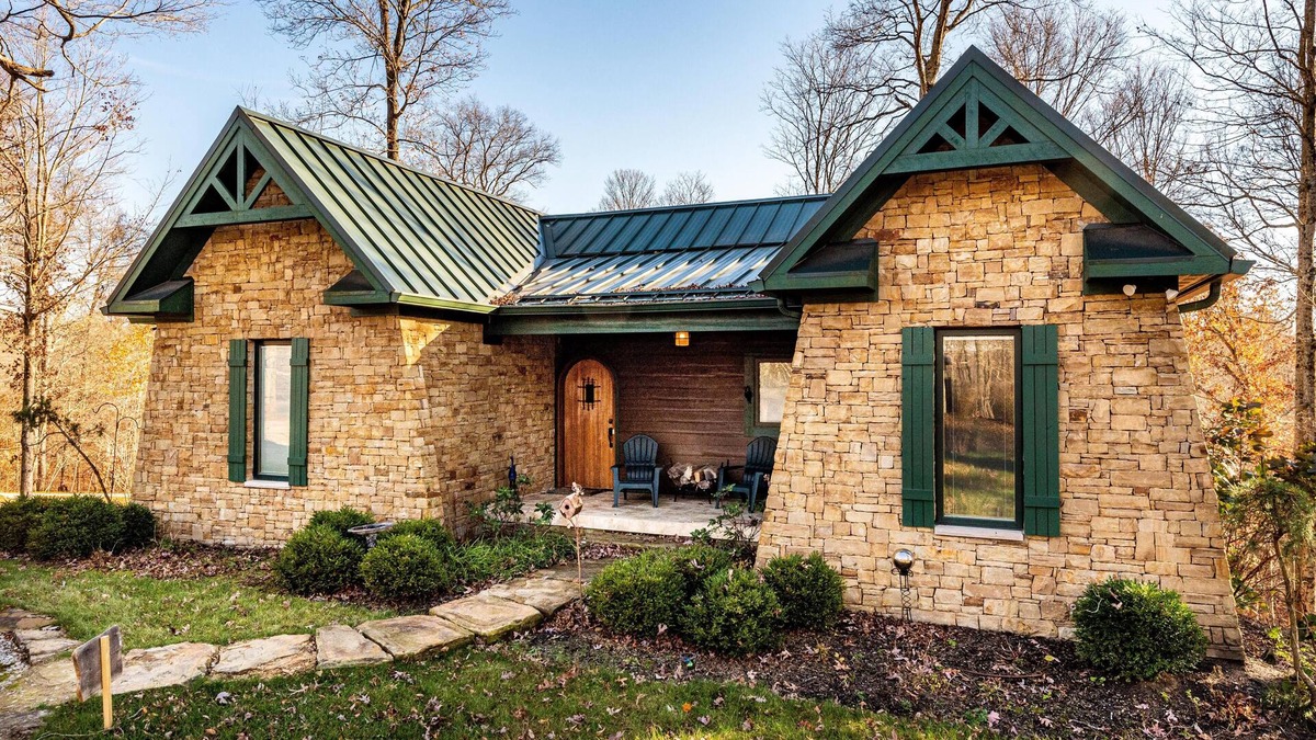 Gnaw Bone Cabin | 2BR, 2BA Log Cabin