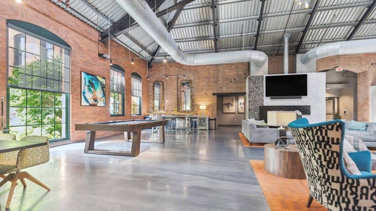 Strip District Apartment | 2BR 2BA Luxury Historic Loft With Pool