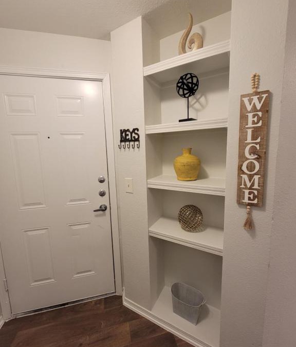 West Arlington Apartment | 2BR 2BA w attached garage minutes FROM OUTLET SHOPPING SIXFLAGS HURRICANE HARBOR TEXAS LIVE AT&T stadium!