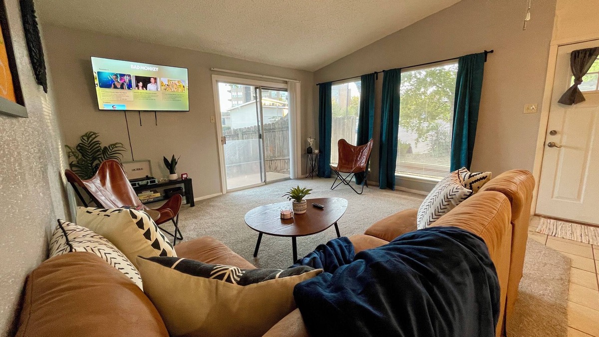 Riverside House | 2br/2bath King House 5 minutes to Downtown ATX!