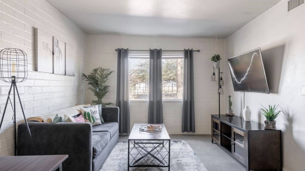 Rincon Heights Apartment | 2BR, 6 Min to UofA – BBQ, Sunshine & Cozy Vibes!