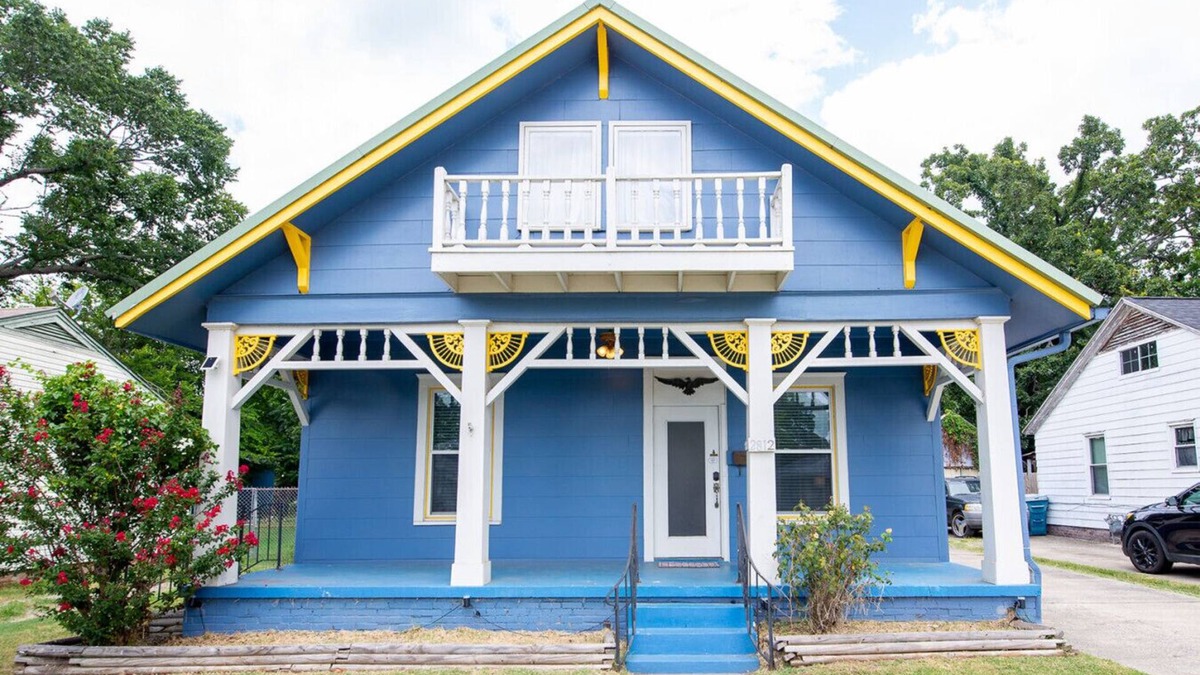 Capitol Hill House | 2BR Apartment on 7th