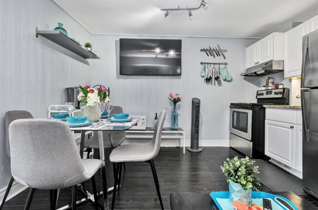 Centretown West Apartment | 2BR Apartment w Netflix & Rooftop Terrace access
