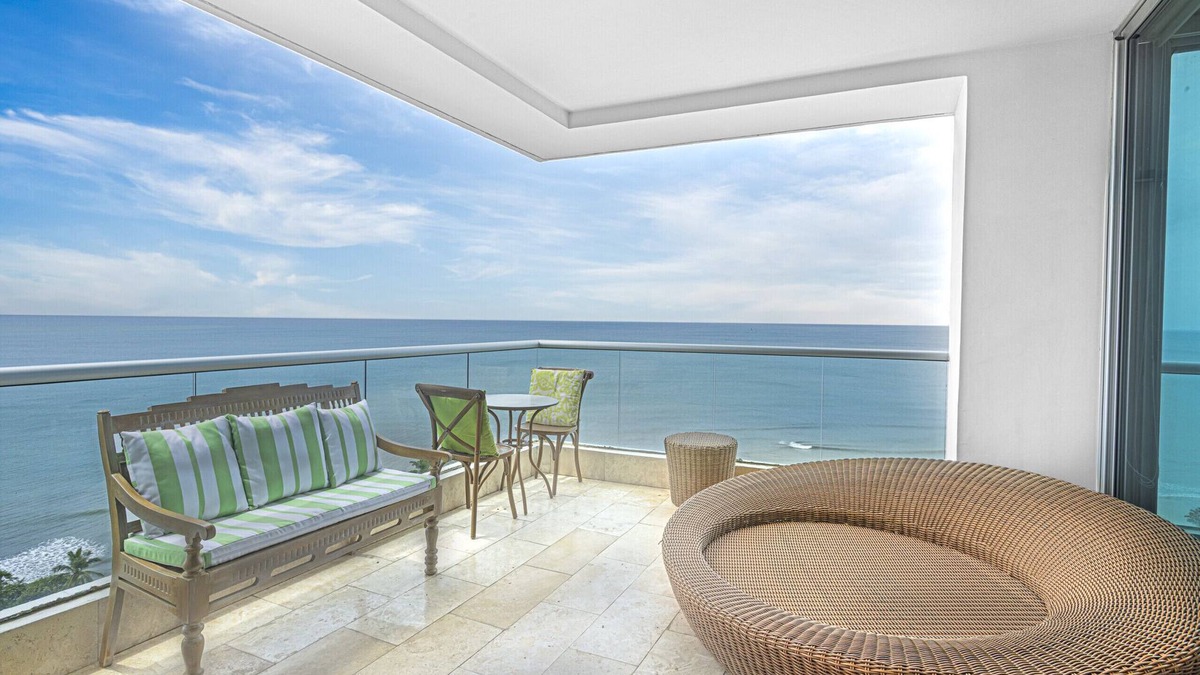 Rio Mar Apartment | 2BR Apartment with Ocean View PH Río Mar 11B