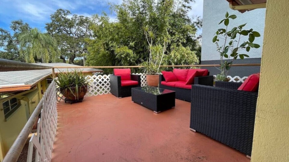 Crescent Lake Apartment | 2BR Apt at Crescent Lake!