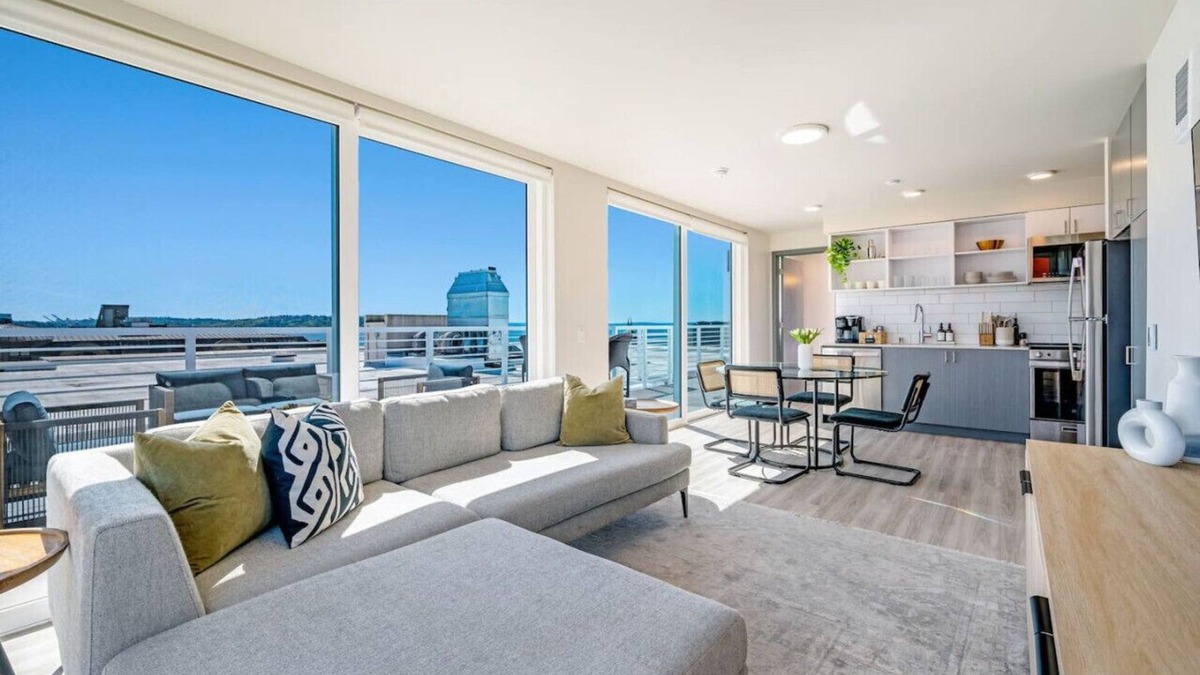 Lower Queen Anne Apartment | 2BR Apt Panoramic Seattle Views | Private Balcony