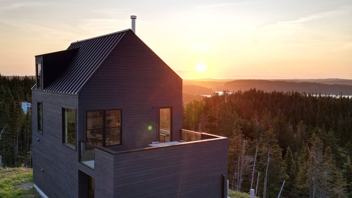 Terra Nova House | 2BR Architect-Designed Oceanview Escape W/Deck
