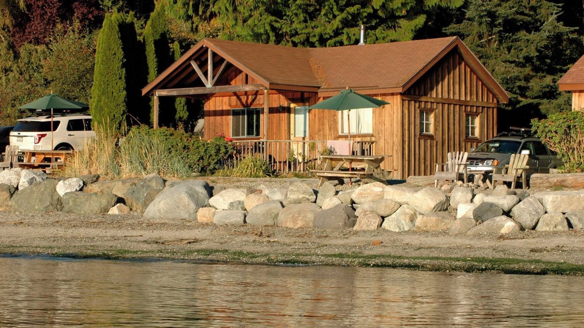 Eastsound Cabin | 2BR Beach Cabin on prime west-facing beach!