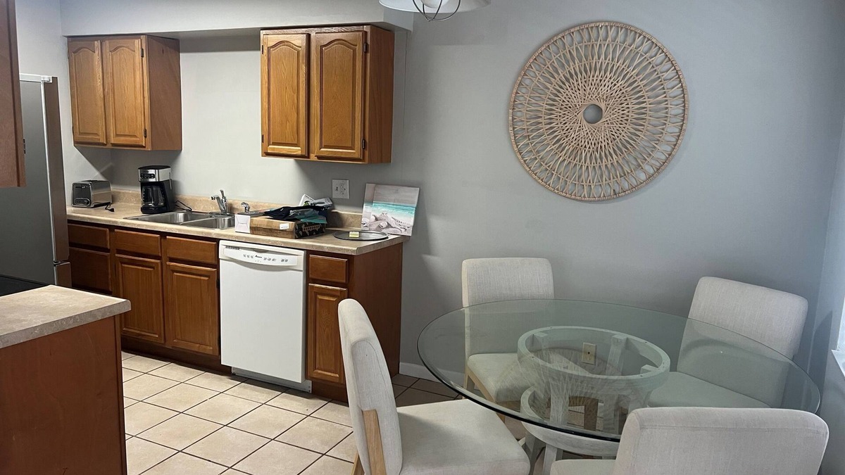 Indian Rocks Beach Condo | 2BR Beach Condo Close to beach with essentials