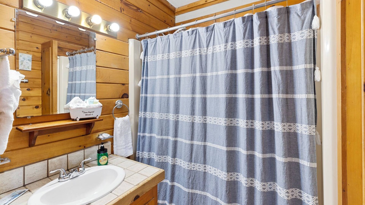 Fancy Gap Cabin | 2BR Cabin with Jacuzzi and Mountain Views - Cabin 5