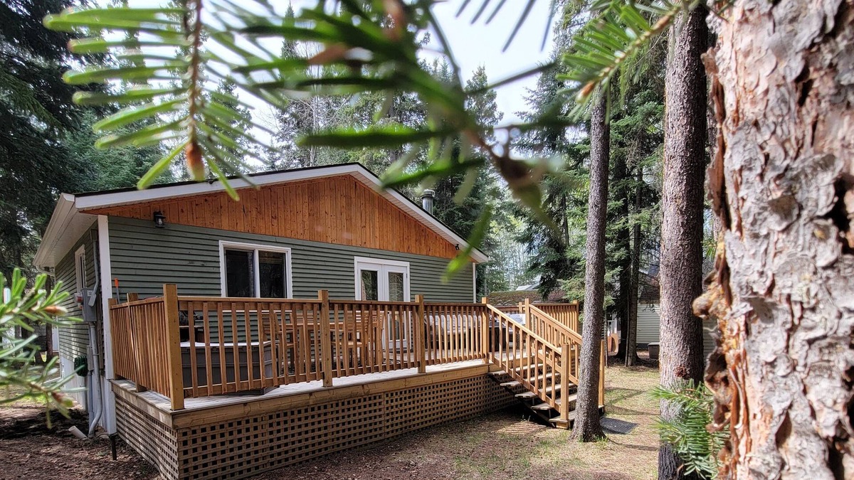 West Central Saskatchewan Cabin | 2BR cabin, XL treed lot, fireplace, pet friendly,Wifi, great fishing @ Delaronde