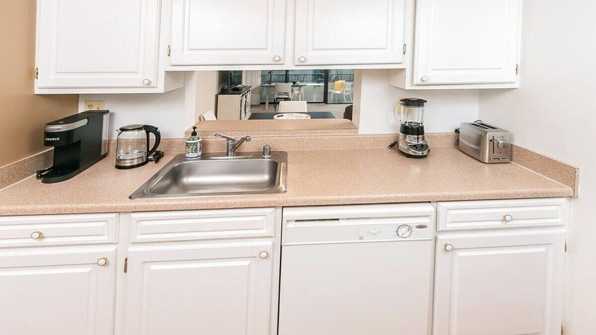 Radnor - Fort Myer Heights Apartment | 2BR Chic Apartment in Prime Location