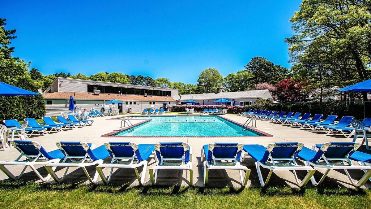 Mashpee Condo | 2BR Condo in Cape Cod w/Patio & Laundry