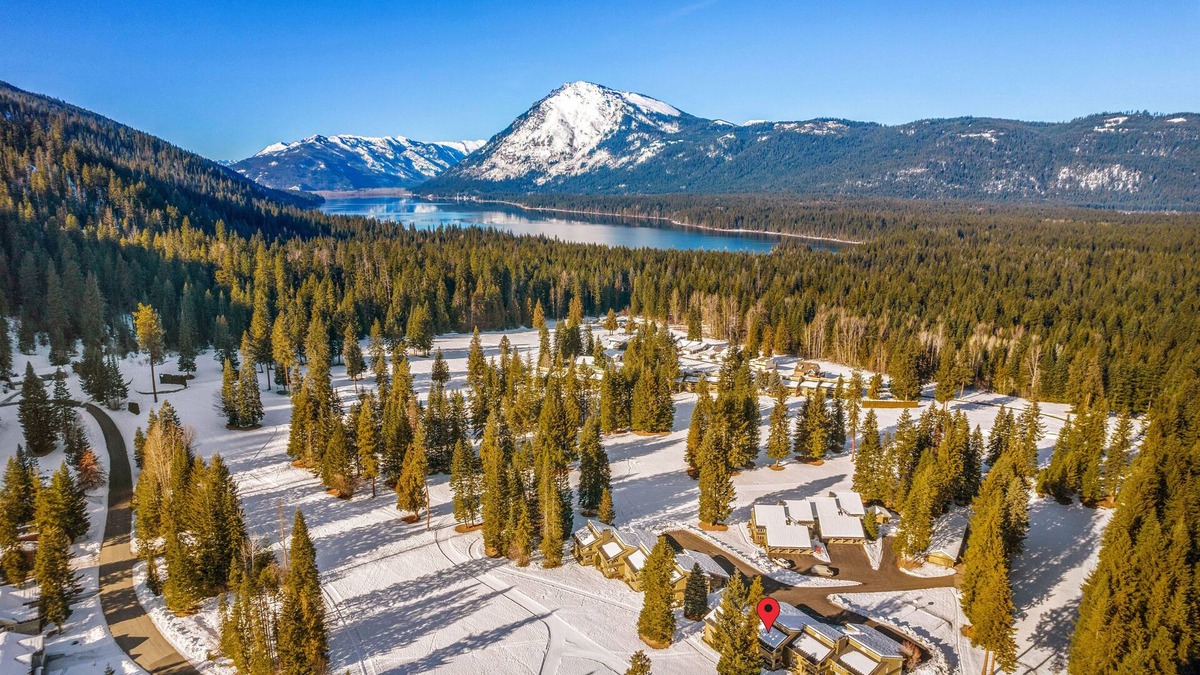 Leavenworth Condo | 2BR condo with mountain views & spa access.