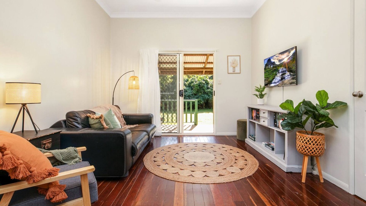 Yeppoon Cottage | 2BR Cottage on 1 Acre. Air Con & King Beds.