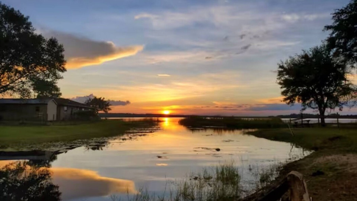 Fort McCoy House | 2BR Cottage on Lake Kerr, close to Silver Glenn Springs/Salt Springs