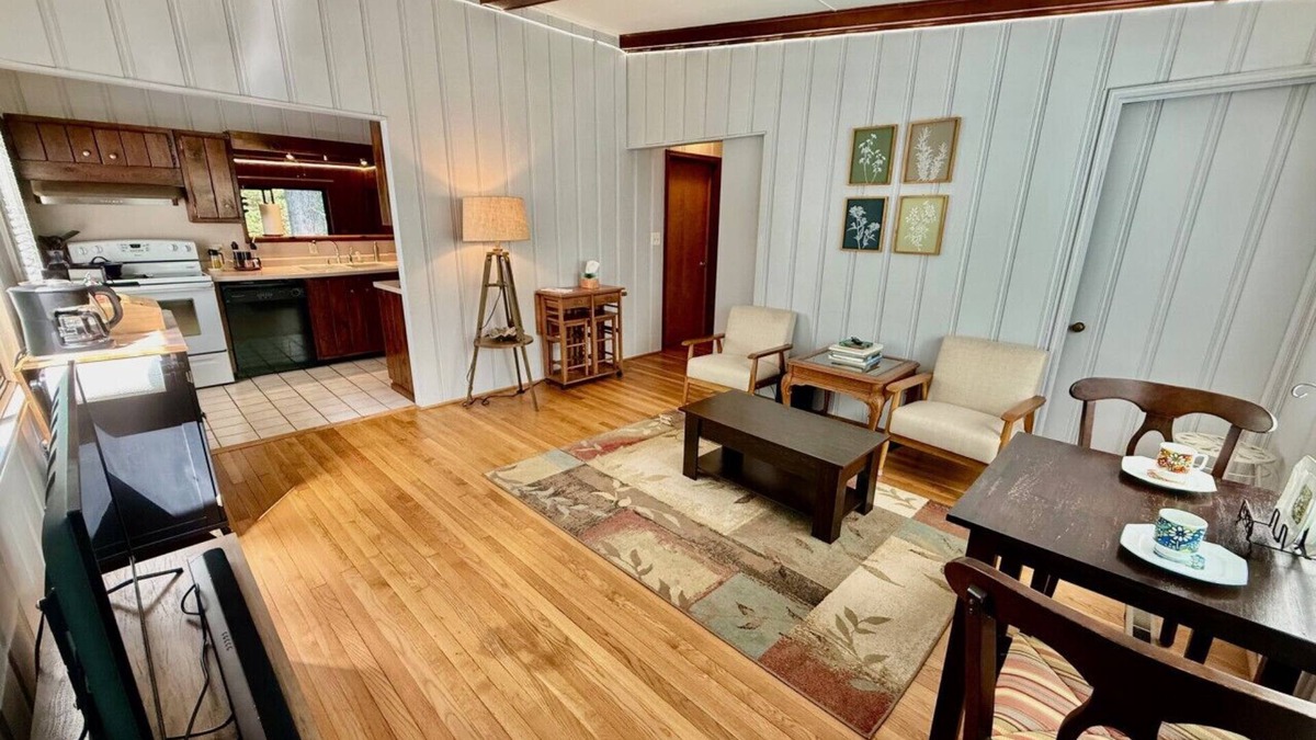 Winston - Salem House | 2BR Cottage, walk to Wake Forest