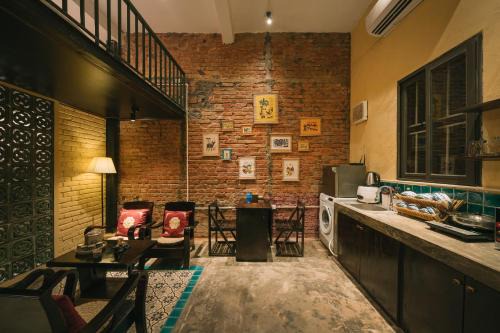 Hanoi Backpacker Quarter Apartment | 2BR Cultural house in the Heart of Old Quarter Washer&Dryer