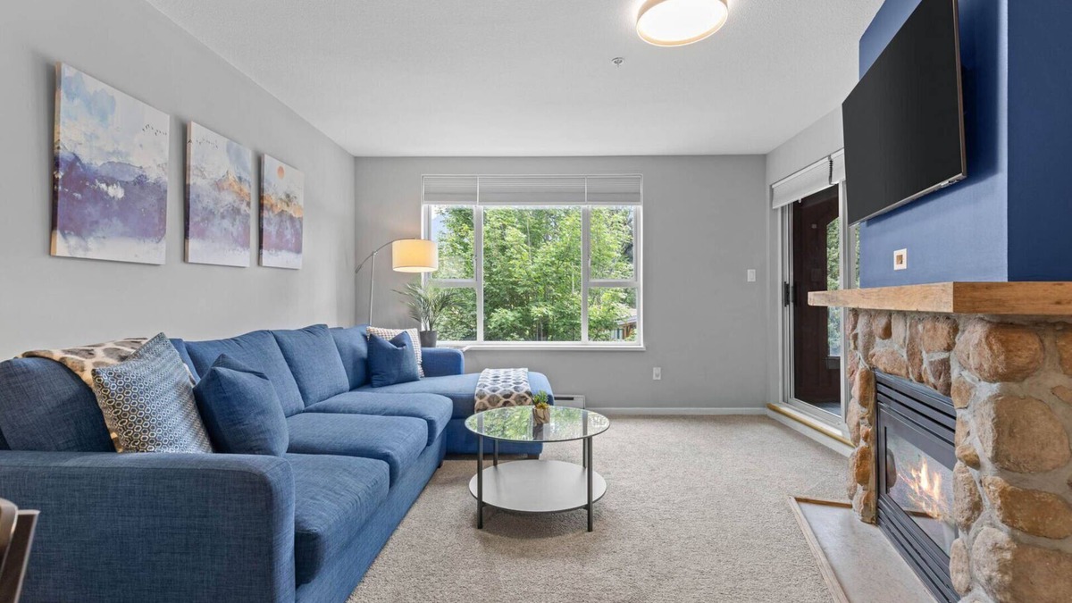Whistler Village Condo | 2BR | Deer Lodge | Epic Location | Private Covered Patio | Free Parking