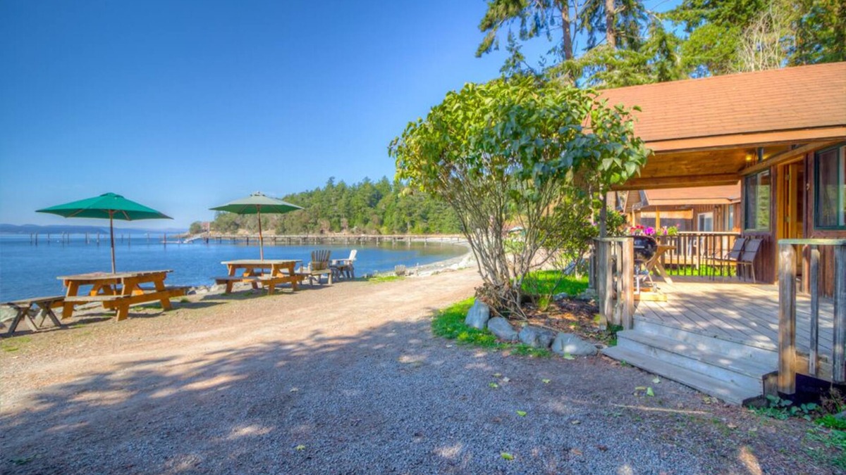 Eastsound Cabin | 2BR Deluxe Beachfront Cabin on Spectacular West Beach!