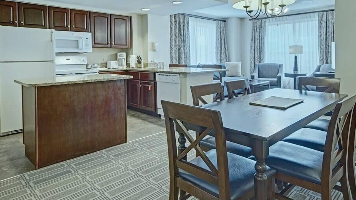 Old Town West Condo | 2br Deluxe Condo Steeped in US History!