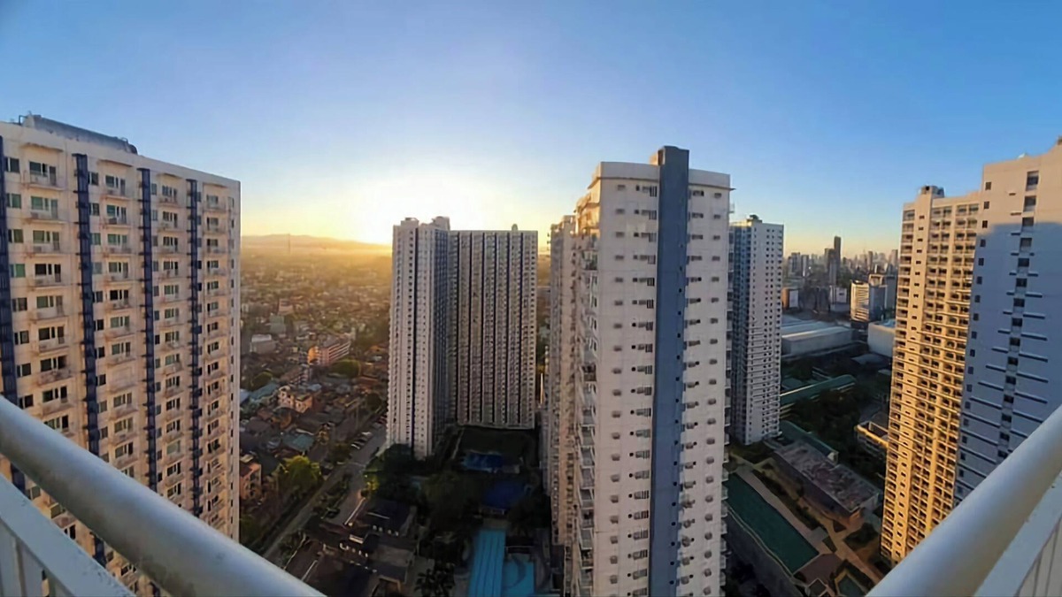 Project 8 Condo | 2Br Deluxe End-Unit Condo with Balcony. Overlooking Amenities. Sunrise Views.