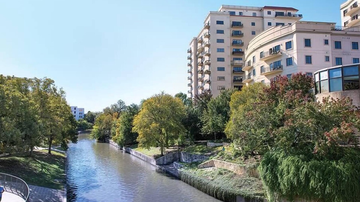 Downtown San Antonio Condo | 2BR Deluxe River Walk + Skyline Views
