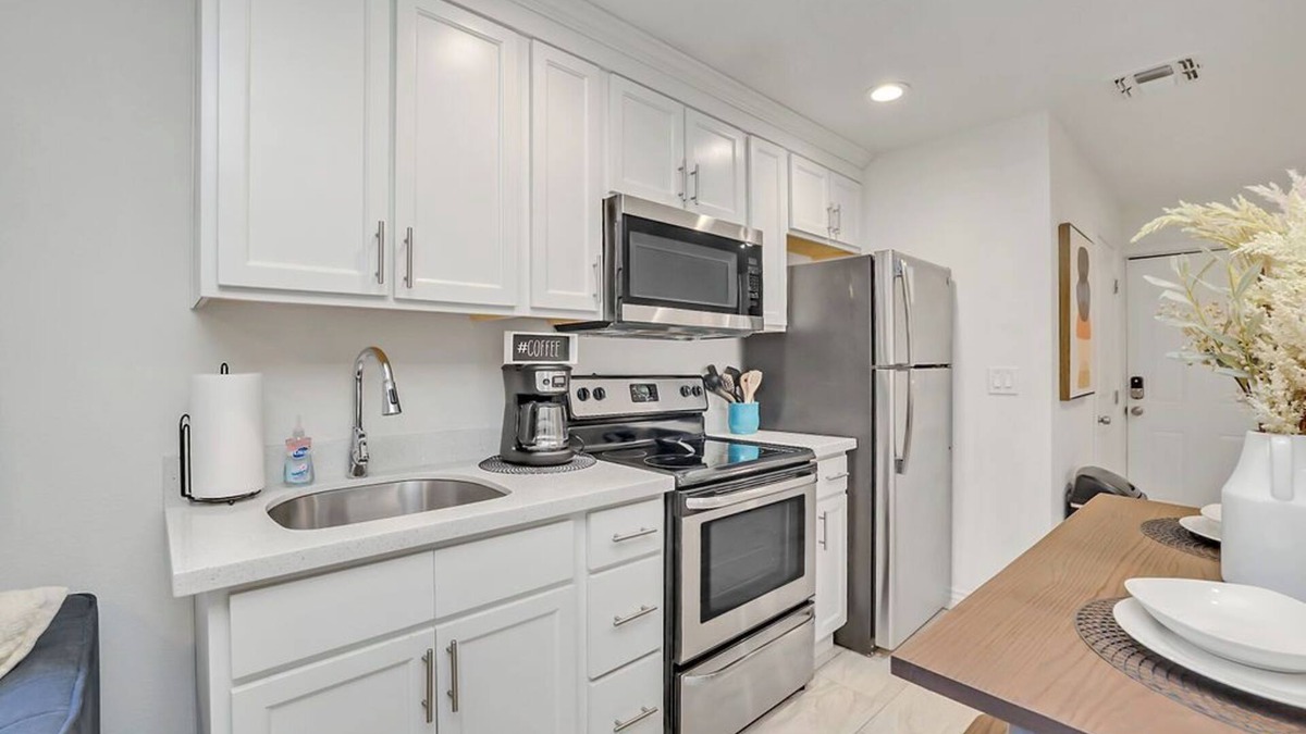 Coronado House | 2BR Desert Retreat Central Phoenix