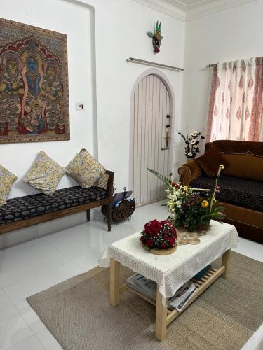 Kolkata Apartment | 2BR Dhakuria Apartment - Dev's Corner
