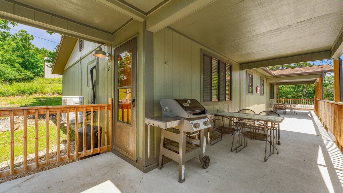 Kimberling City Cabin | 2BR Duplex Cabin w/Community Pool + Boat dock
