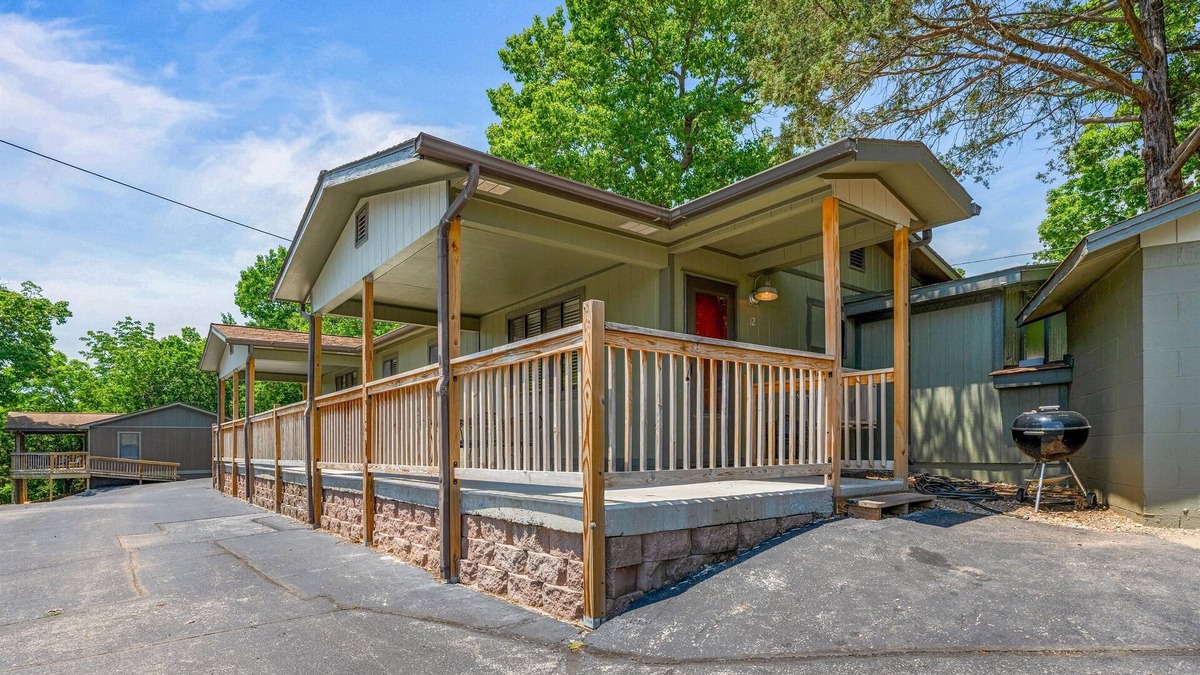 Kimberling City Cabin | 2BR Duplex Cabin w/Community Pool + Boat dock