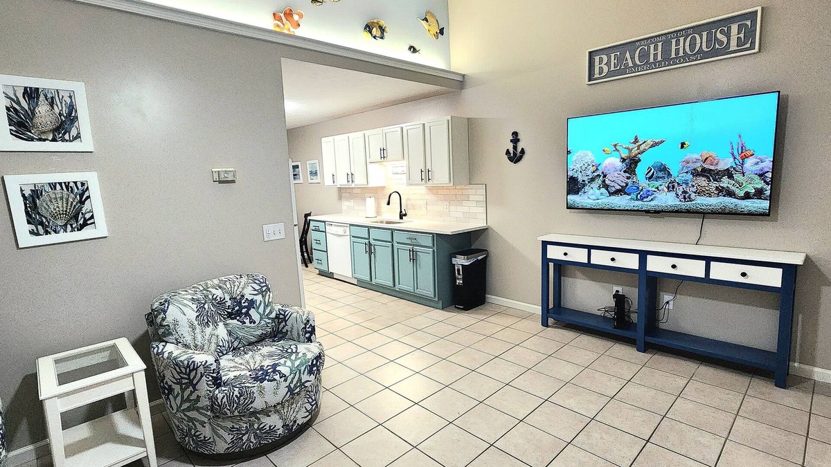 Biltmore Beach Villa | 2Br Duplex, quiet & newly updated. Sleeps 6. Near beach & lagoon boat launch.
