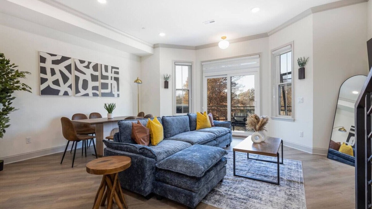 North Philadelphia West Apartment | 2BR | Fairmount Park | 10 mins to DT | Sleeps 8!