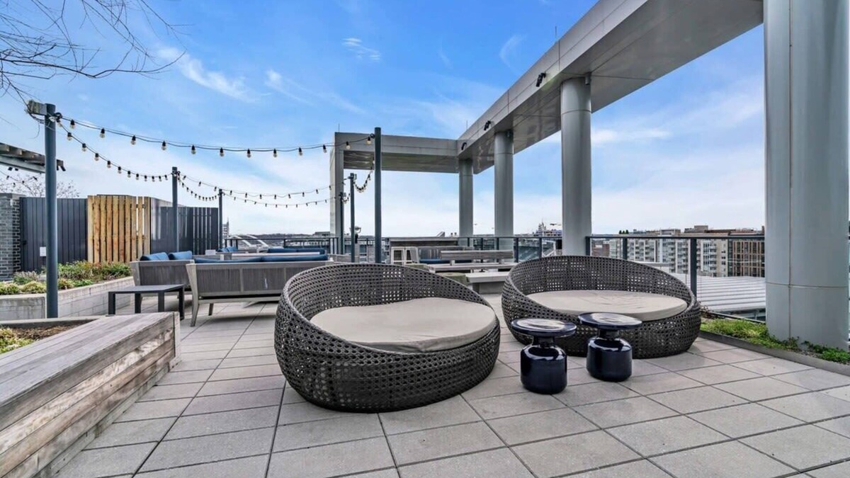 Navy Yard Apartment | 2BR Furnished Apartment Near Nationals Park