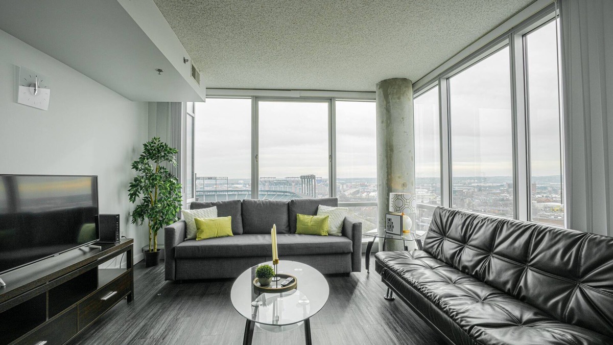 Downtown West Apartment | 2BR Furnished Apartment in Baltimore Downtown by RedAwning