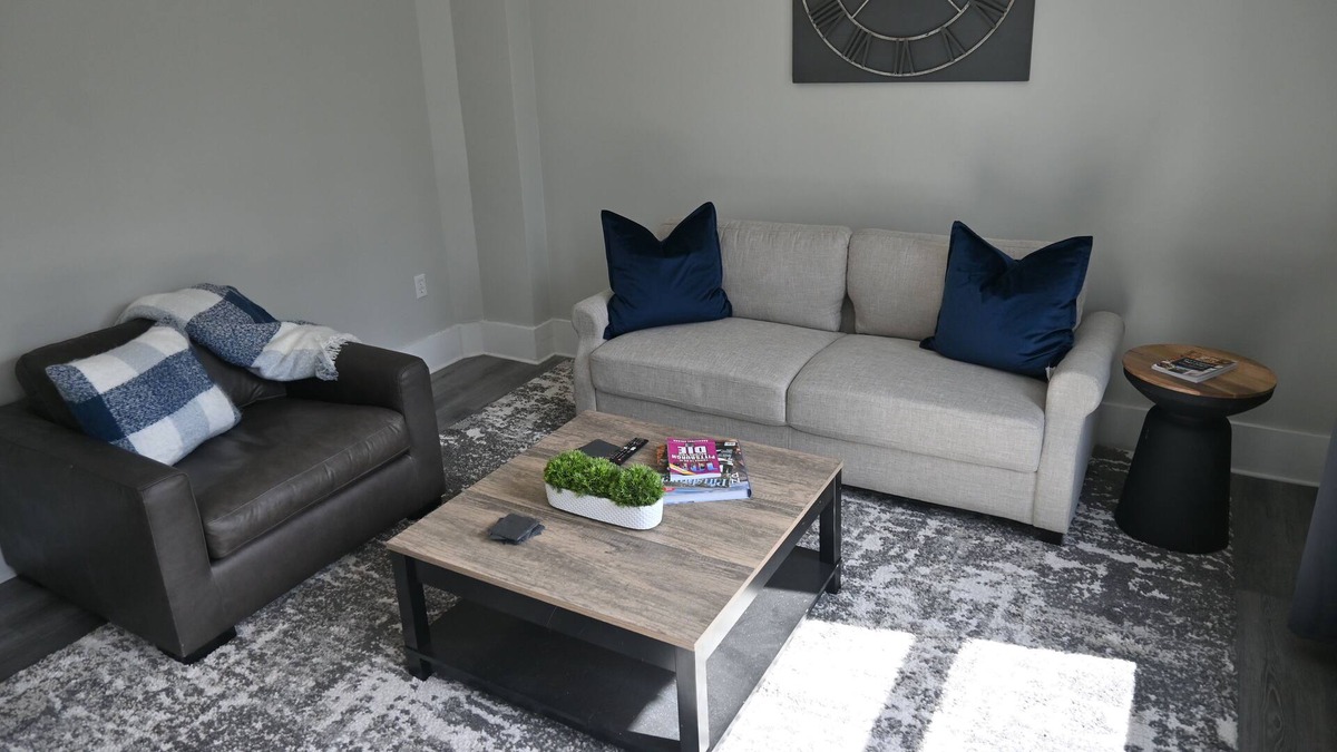Springdale Apartment | 2br Gem in the heart of Springdale