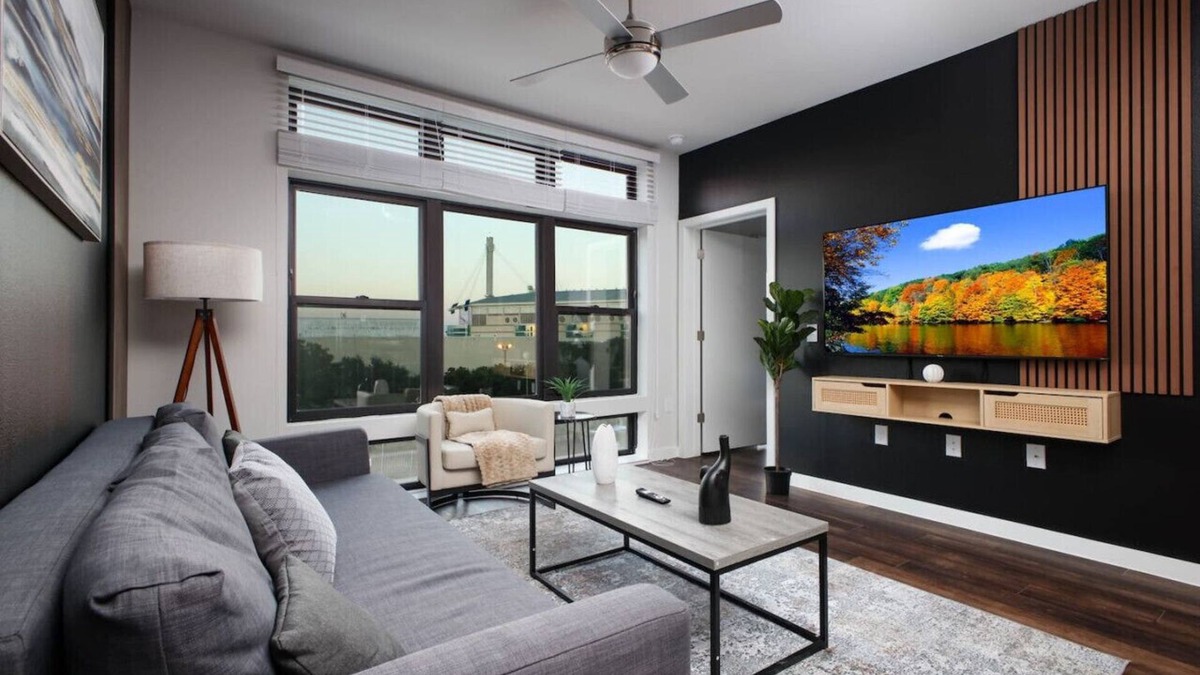 Southtown Apartment | 2BR Getaway w/Gym, Parking Near Rvrwalk & Dome