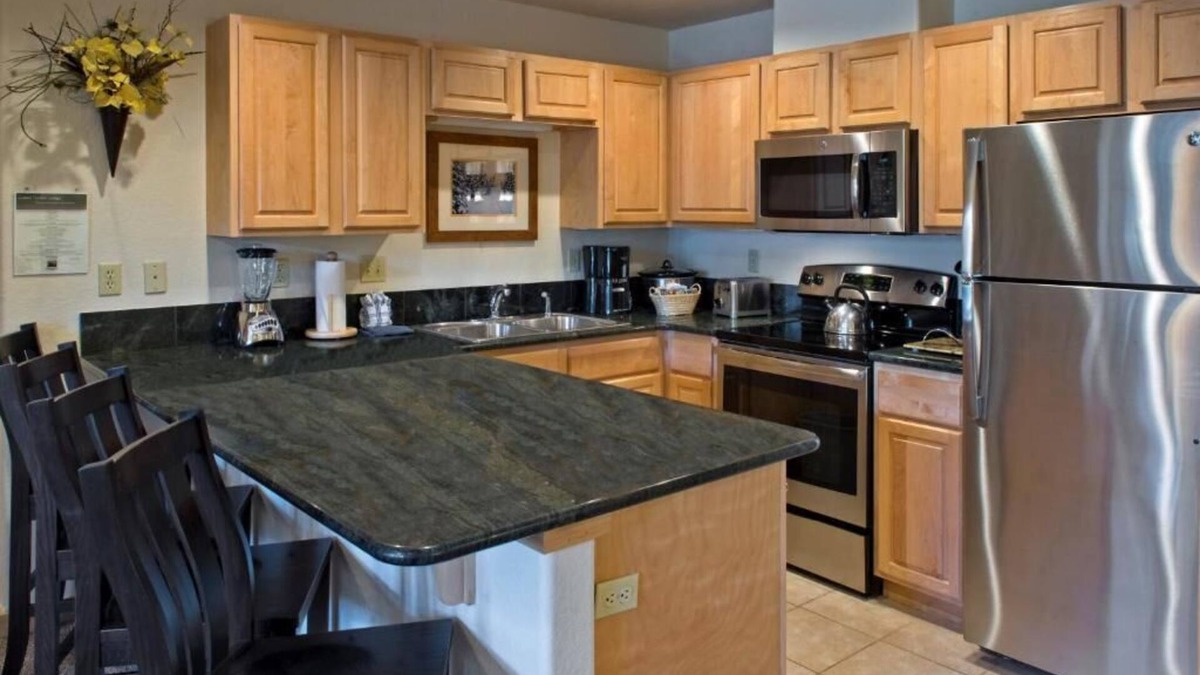Four O'Clock Hotel | 2BR - Grand Timber Lodge