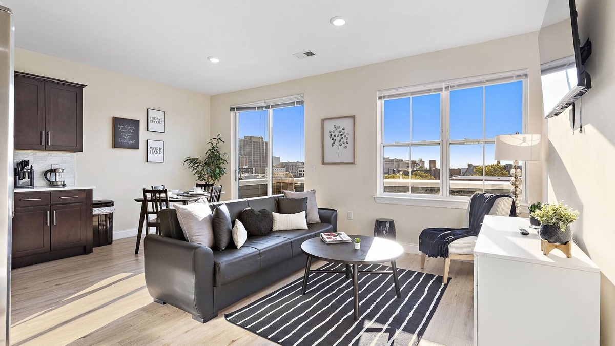Newark Apartment | 2BR*HiddenGem*Skyline view*Rooftop Balcony