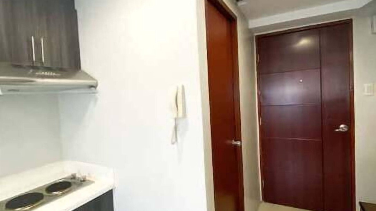 Valencia Apartment | 2BR in Gilmore near Robinsons Magnolia w/Parking
