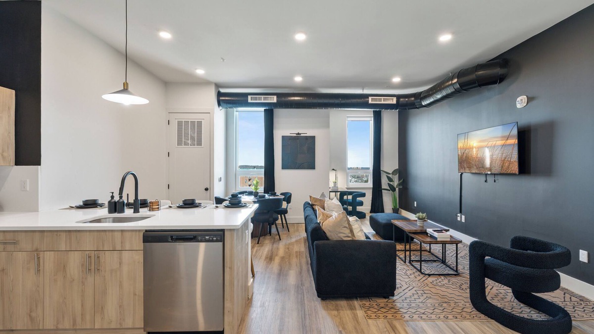 East Orange Apartment | 2BR, King Bd, Free Prkn, Gym, NYC View, 8min Train