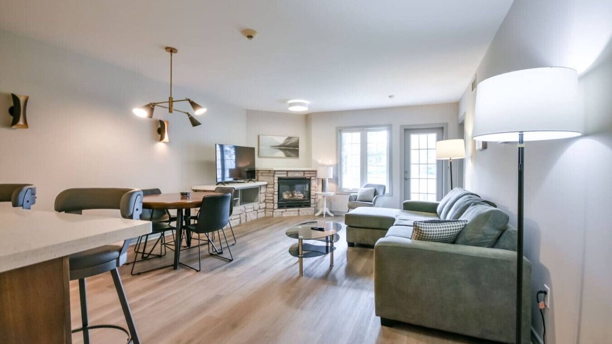 Oro-Medonte Apartment | 2BR King Suite Pool Sauna Heated Pool