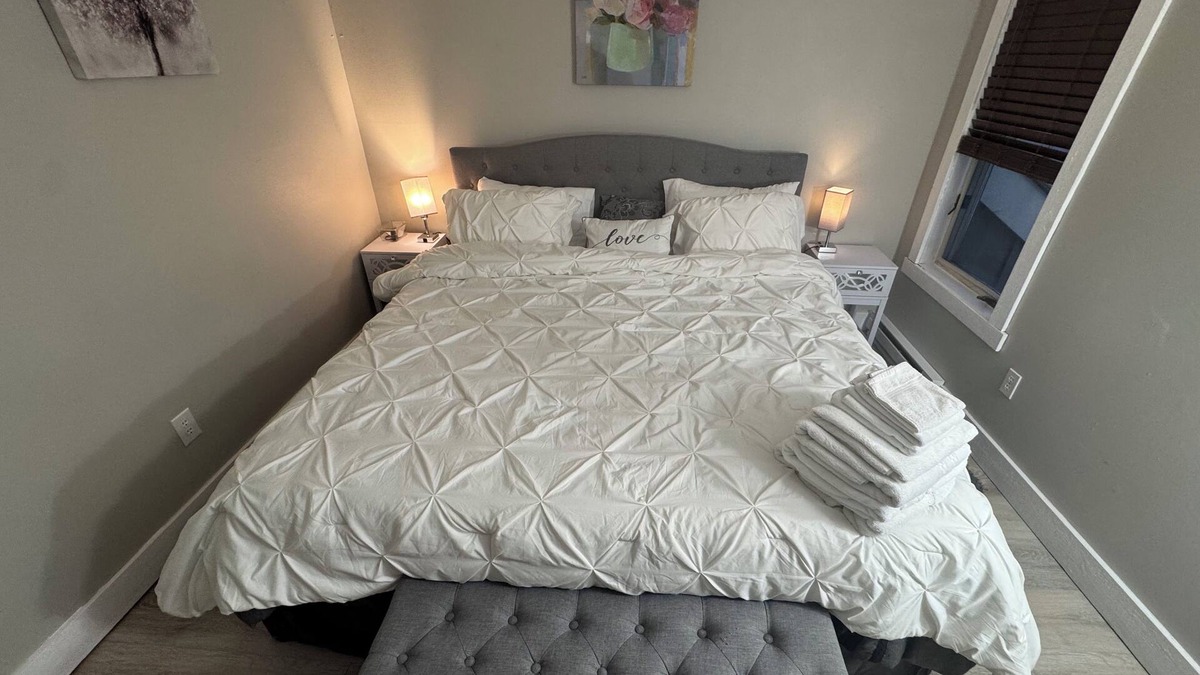 White Haven House | 2BR, King, twin with WiFi in SnowRidge Village, Poconos. Sleep up to 6