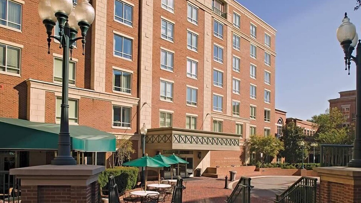 Old Town West Condo | 2br Lockoff Condo Visit U.S. Capitol