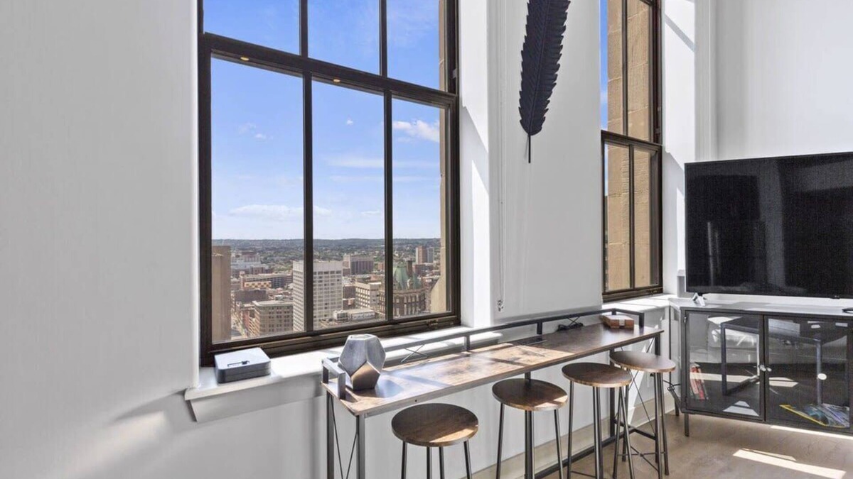 Downtown Baltimore Apartment | 2BR Luxury Apartment Rooftop Pool & Gym