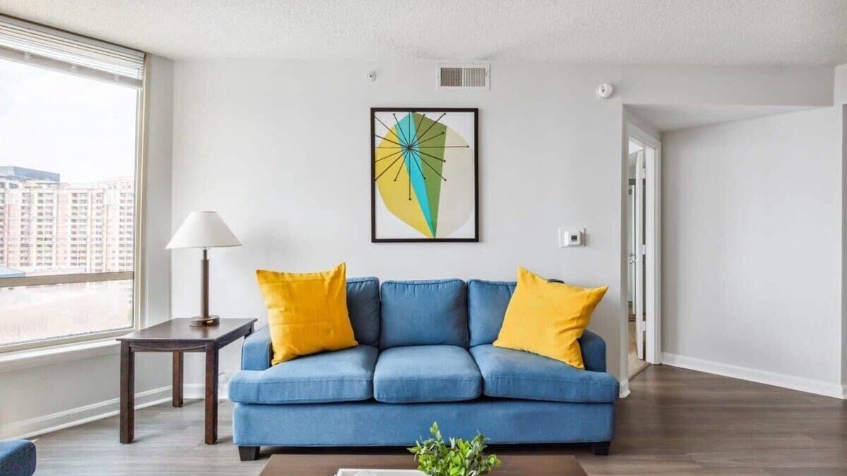 Ballston Apartment | 2BR Luxury City Suite With Gym & Pool