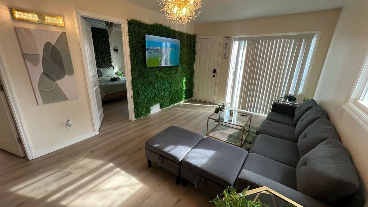 Woodburn House | 2BR Modern Home | Near WVU, Hospitals & Stadium
