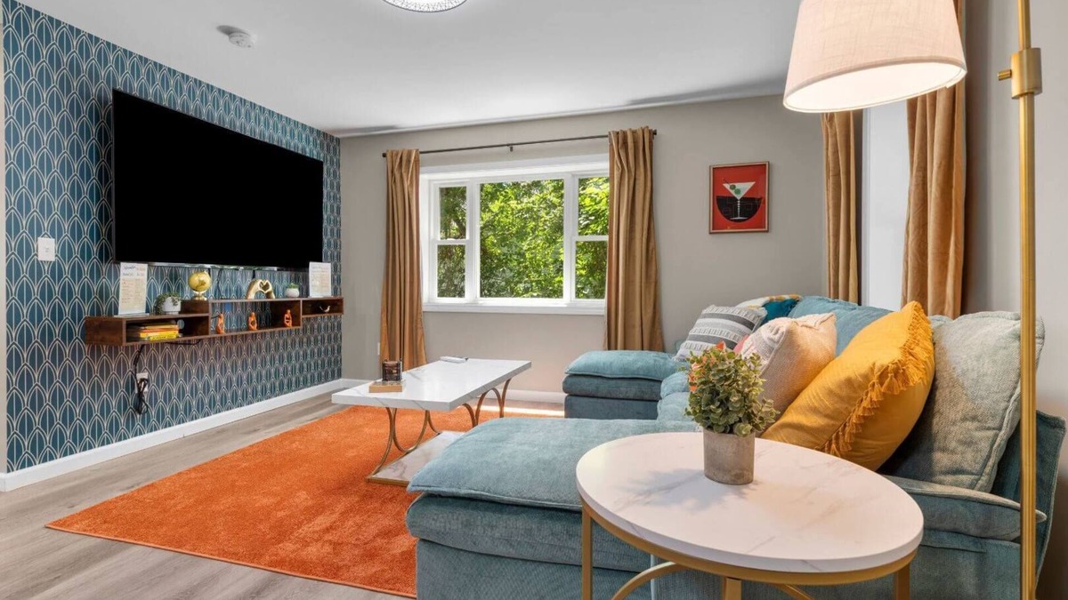 Westside Norwich Apartment | 2BR, Modern, Relaxing, 2.1Mi To Mohegan